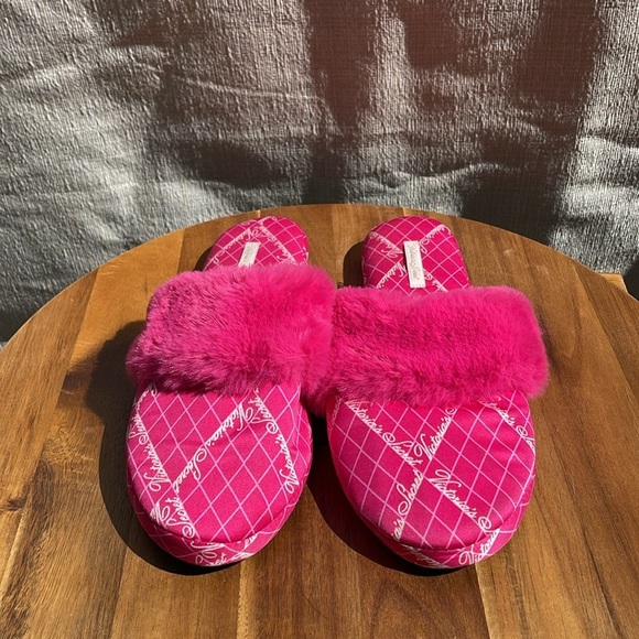 Victoria’s Secret Satin Signature Slipper Size Large 9-10 - Picture 3 of 10